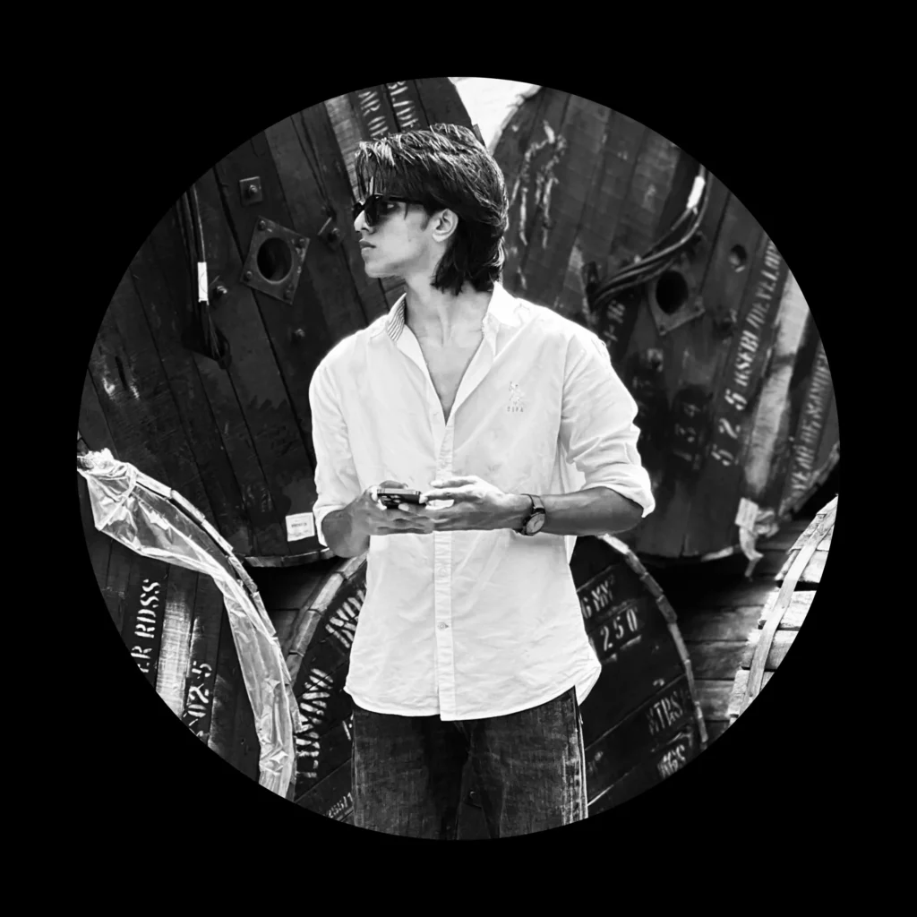 professional portrait of freelance digital marketing analyst in qatar